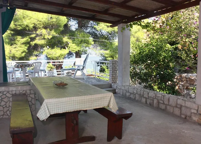 Apartments By The Sea Necujam, Solta - 5186 * Stomorska